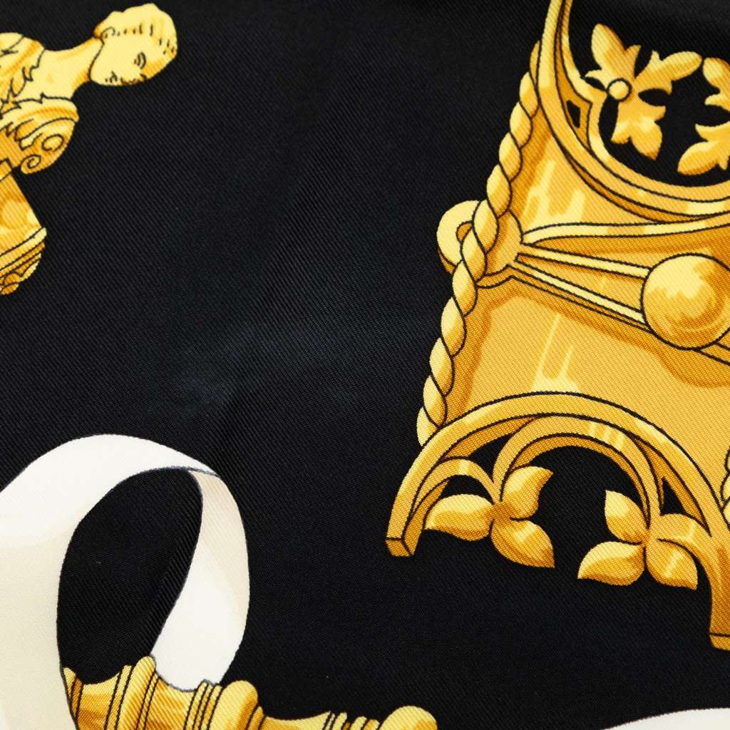 Hermès Ferronnerie Silk Scarf 90 Black Very good - Model View