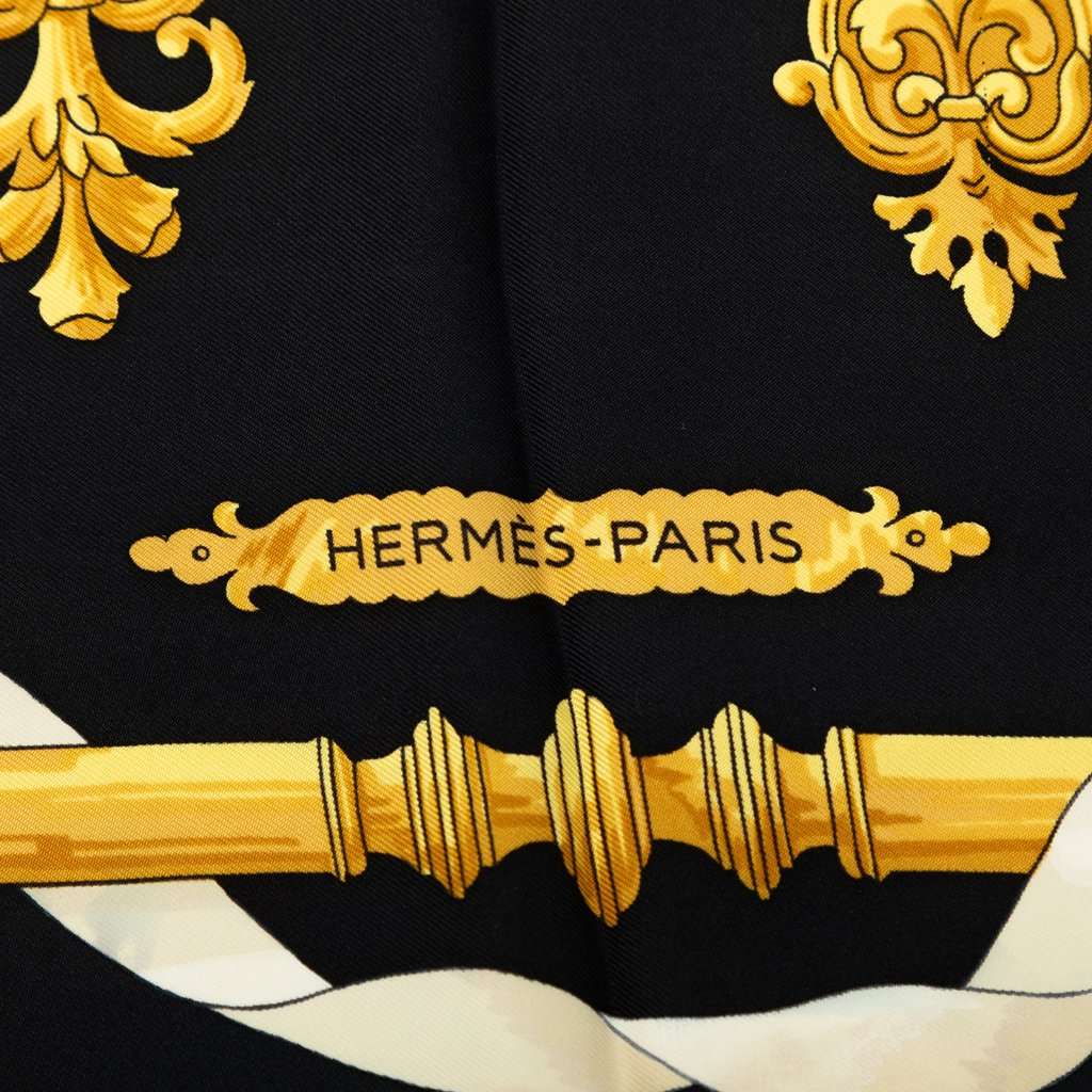 Hermès Ferronnerie Silk Scarf 90 Black Very good - Box View