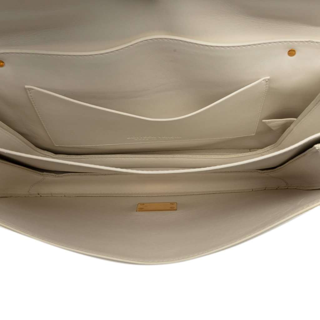 Bottega Veneta Medium Leather Mount Envelope Chain Bag White Leather Very good condition - Model View