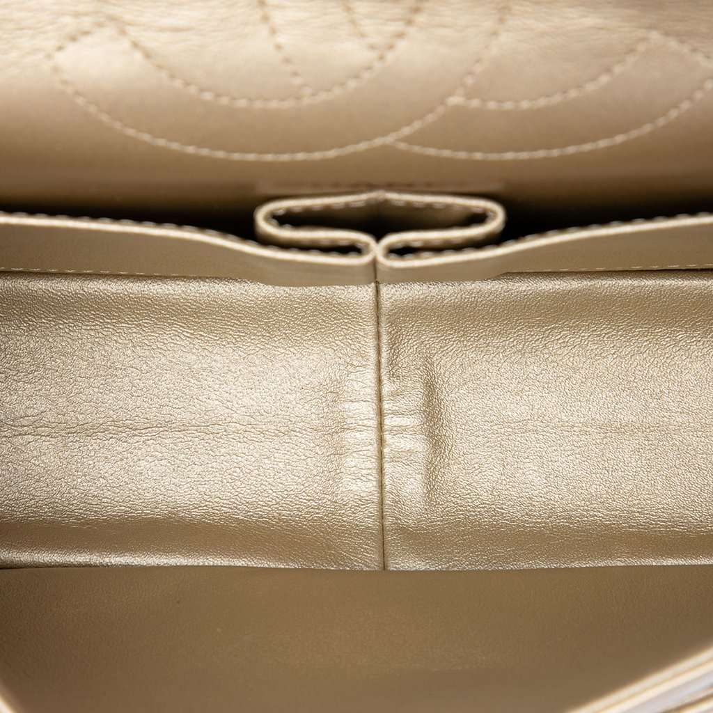 Chanel Quilted Metallic Aged Calfskin Reissue 2.55 Double Flap 226 Gold Leather Very good condition - Model View