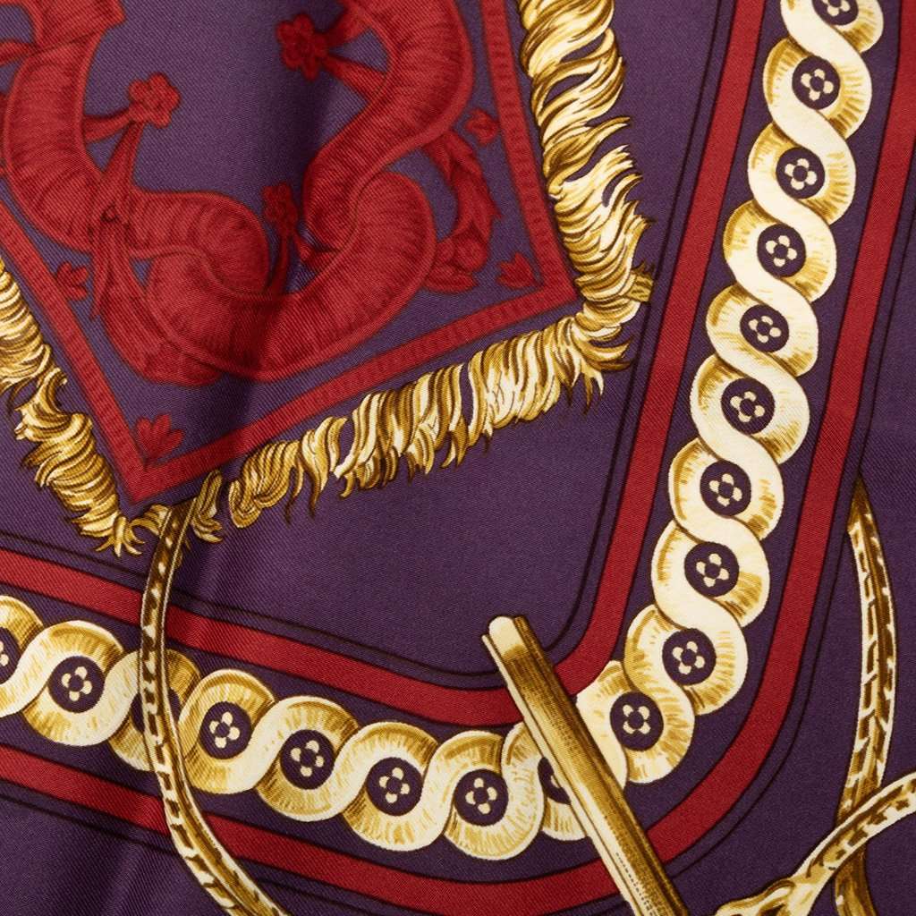 Hermès Bride de Cour Silk Scarf 90 Purple Very good condition - Model View
