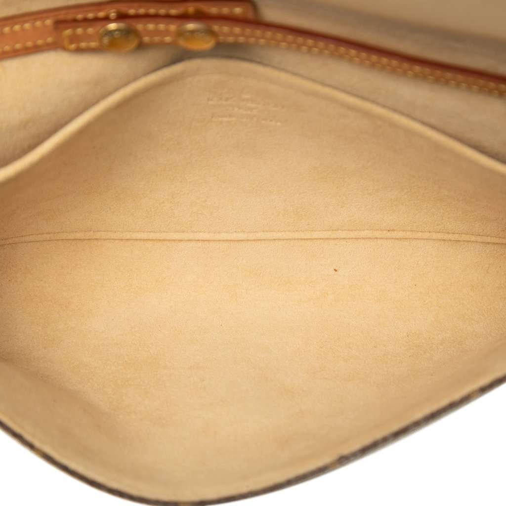 Louis Vuitton Monogram Pochette Twin GM Brown Very good - Model View