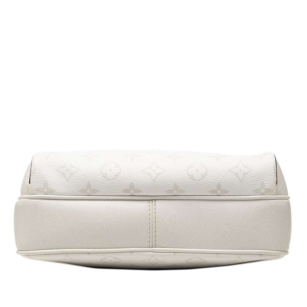 Louis Vuitton Monogram Taigarama Outdoor Messenger White Leather Very good condition - Inside View