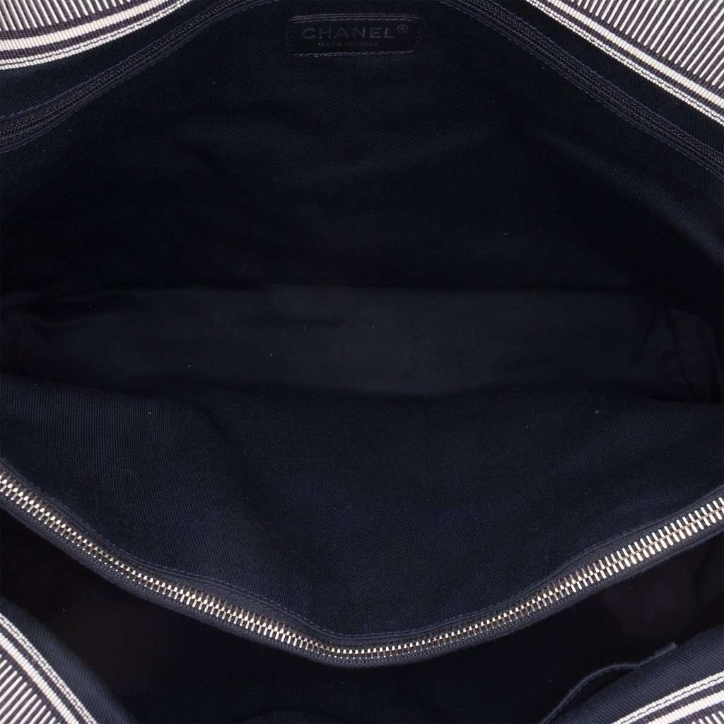 Chanel CC Large Denim Shopping Tote Blue Very good - Model View