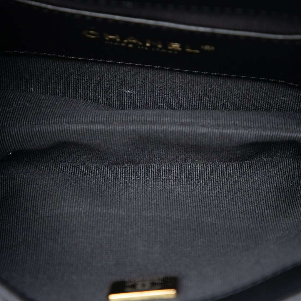 Chanel Small Quilted Lambskin Giant CC Chain Compartment Messenger Bag Black Leather Very good condition - Model View
