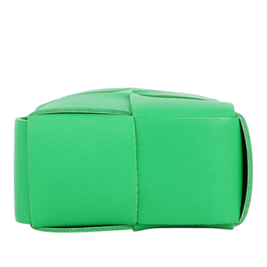 Bottega Veneta Nappa Maxi Intrecciato Cassette Phone Holder Green Leather Very good condition - Inside View