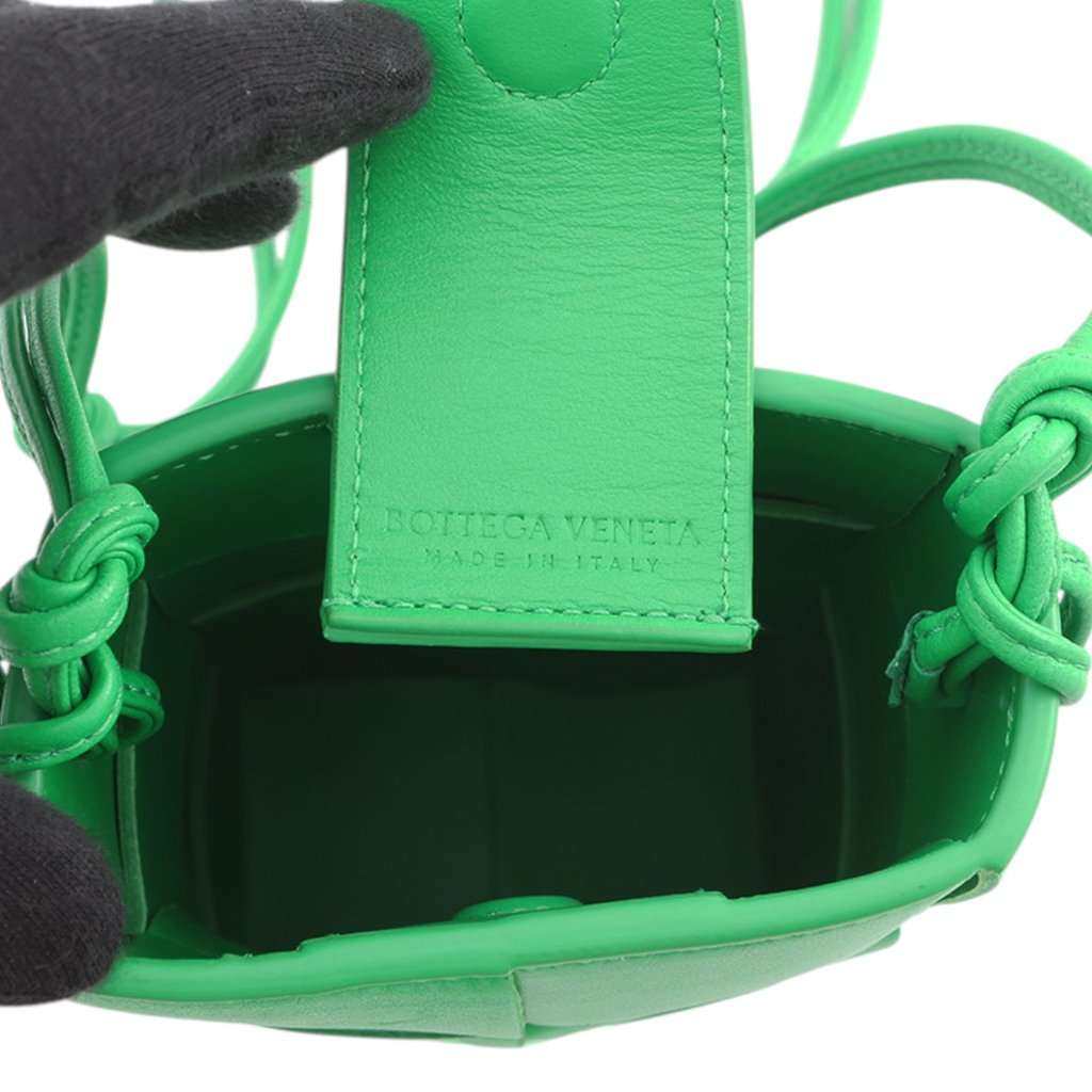 Bottega Veneta Nappa Maxi Intrecciato Cassette Phone Holder Green Leather Very good condition - Model View