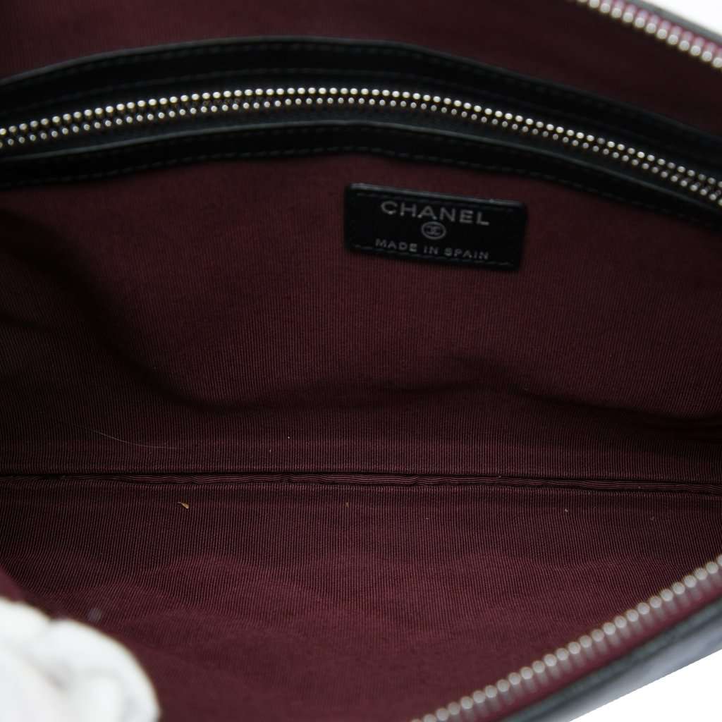 Chanel Medium Quilted Lambskin O Case Clutch Black Leather Very good - Model View