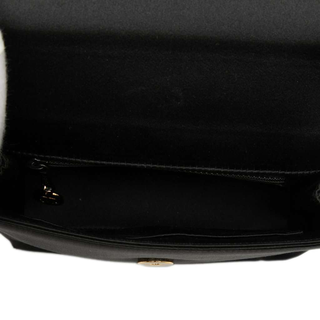 Chanel Mini Satin Beaded Flap Crossbody Black Very good condition - Model View