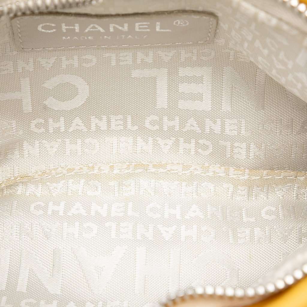 Chanel Rabbit Fur No.5 Perfume Bottle Charm Pochette White Very good condition - Model View