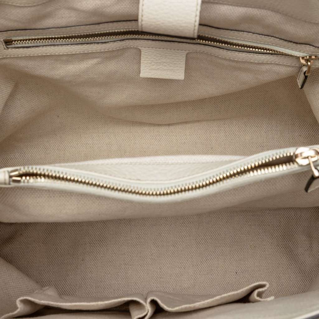 Gucci Medium GG Canvas Bamboo Diana Tote Beige Very good condition - Model View