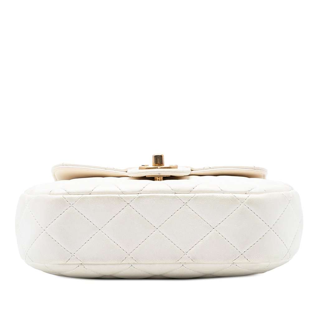Chanel CC Quilted Lambskin Top Handle Bag White Leather Never worn, with tag - Inside View
