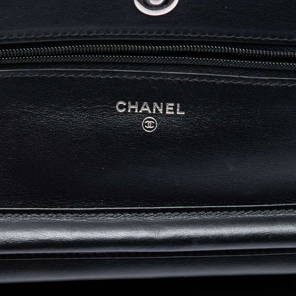Chanel CC Bicolor Quilted Patent Wallet on Chain Pink Leather Never worn, with tag - Box View