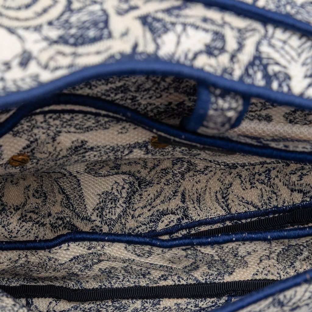 Dior Embroidered Canvas Toile de Jouy Saddle Bag Blue Very good condition - Model View