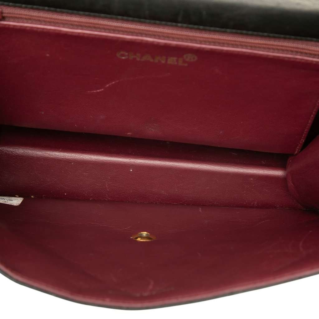 Chanel Medium CC Quilted Lambskin Single Flap Black Leather Very good condition - Model View