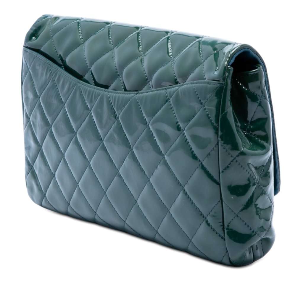 Chanel CC Quilted Patent Clutch With Chain Green Leather Very good condition - Back View