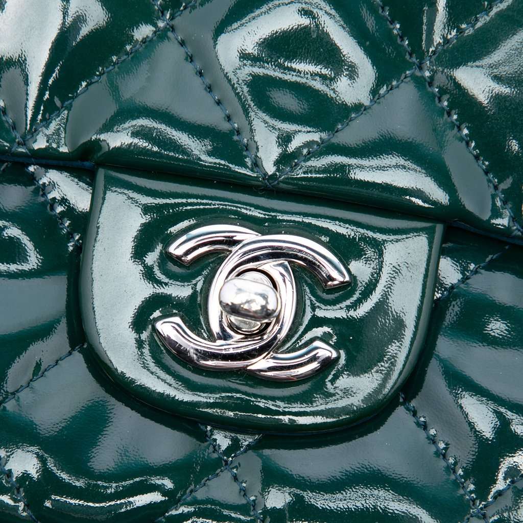 Chanel CC Quilted Patent Clutch With Chain Green Leather Very good condition - Box View