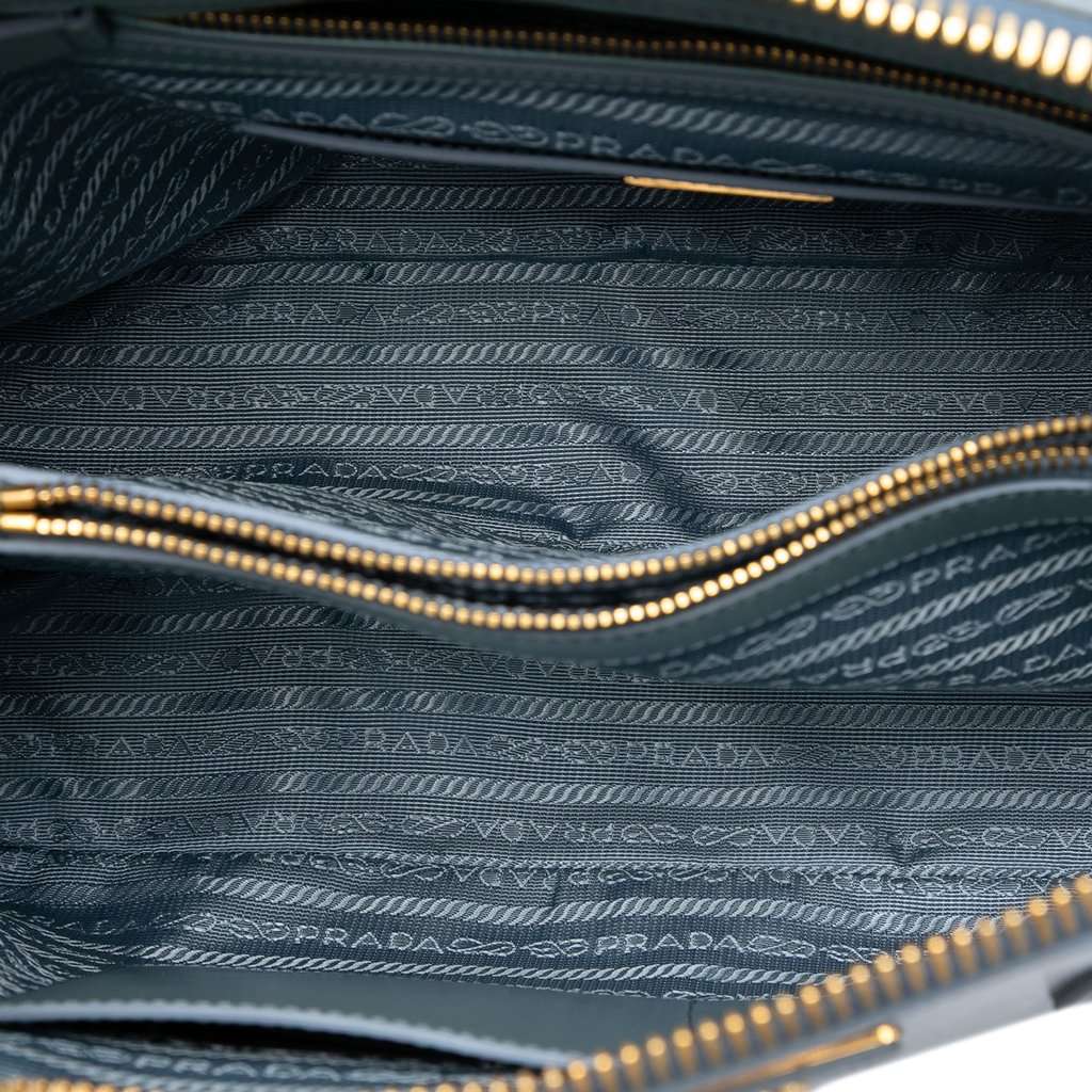 Prada Large Saffiano Vernice Promenade Satchel Green Leather Very good condition - Model View
