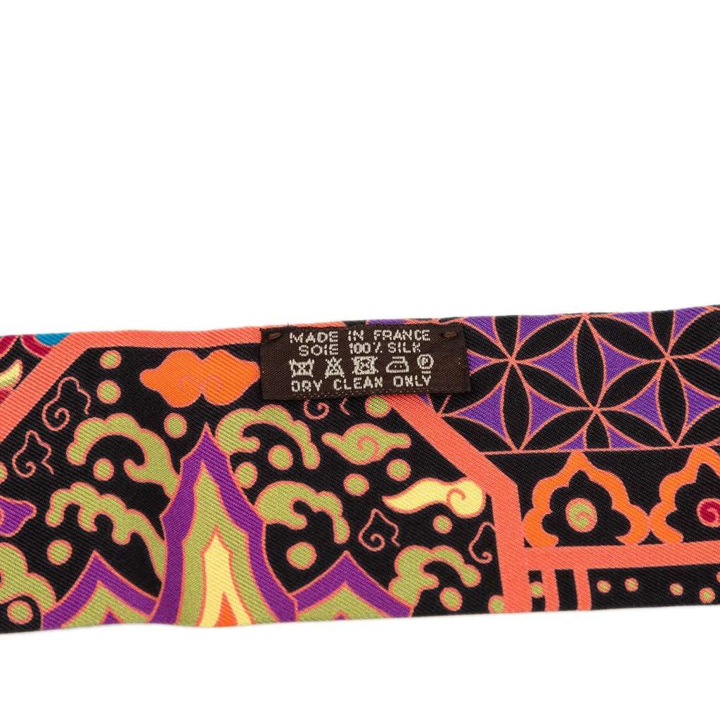 Hermès Collections Imperiales Silk Twilly Scarf Orange Very good condition - Model View