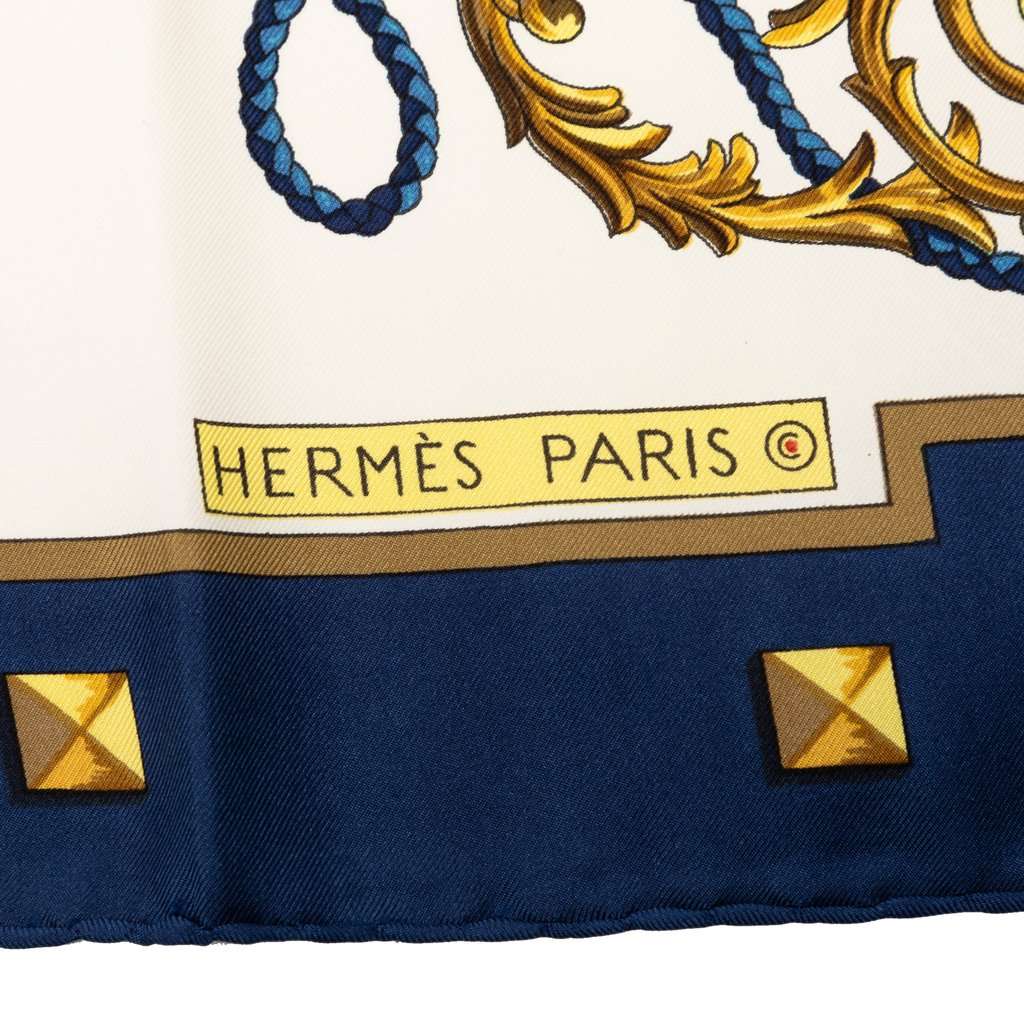 Hermès Les Cles Silk Scarf 90 White Very good - Box View