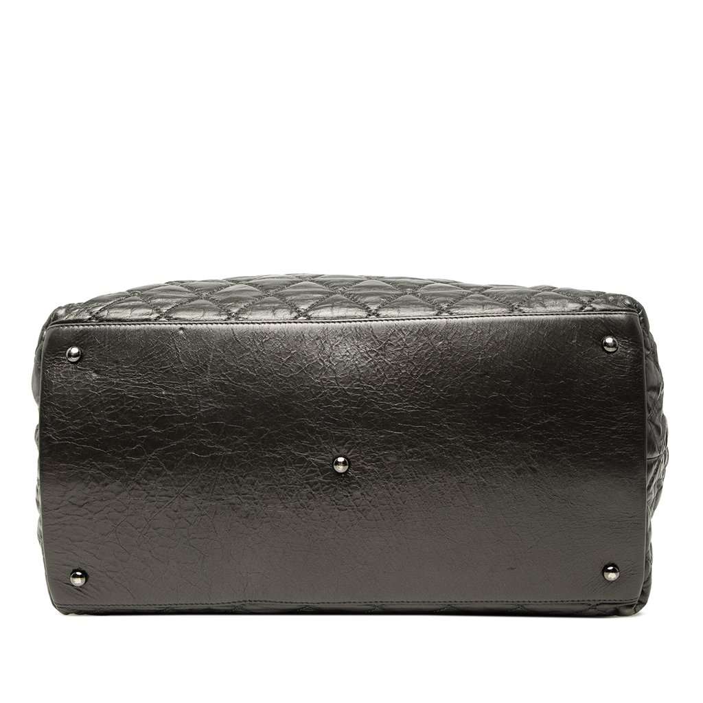 Chanel Large Glazed Calfskin Quilted Chain Me Tote Black Leather Very good condition - Inside View
