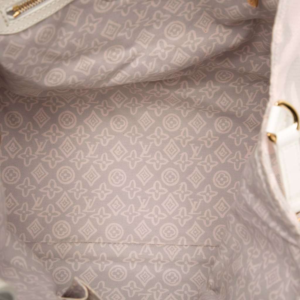 Louis Vuitton Monogram Tahitienne Cabas PM Pink Very good - Model View