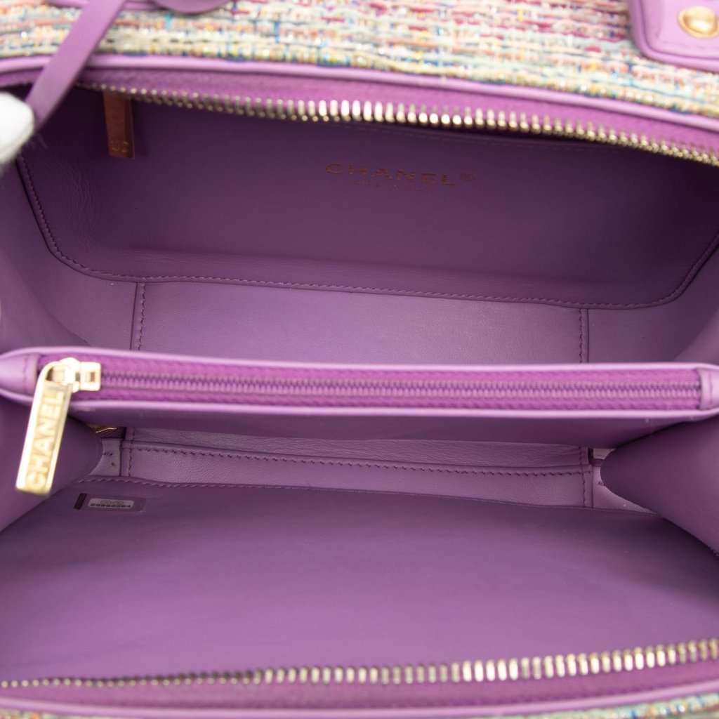 Chanel Medium Tweed CC Filigree Vanity Case Purple Very good condition - Model View