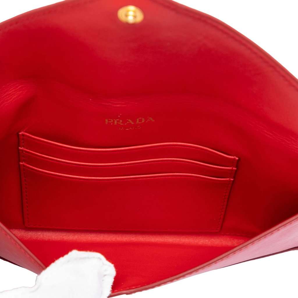 Prada Vitello Move Envelope Clutch Red Leather Very good condition - Model View