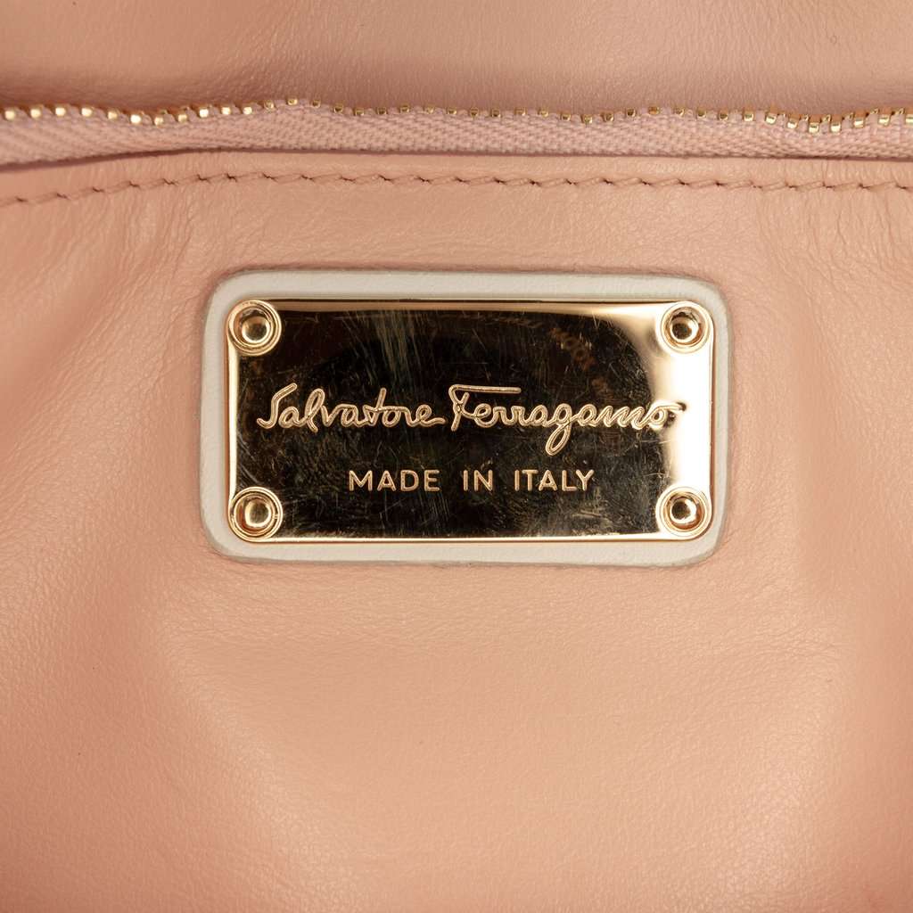 Salvatore Ferragamo Leather Vara Bow Chain Crossbody White Leather Very good condition - Box View
