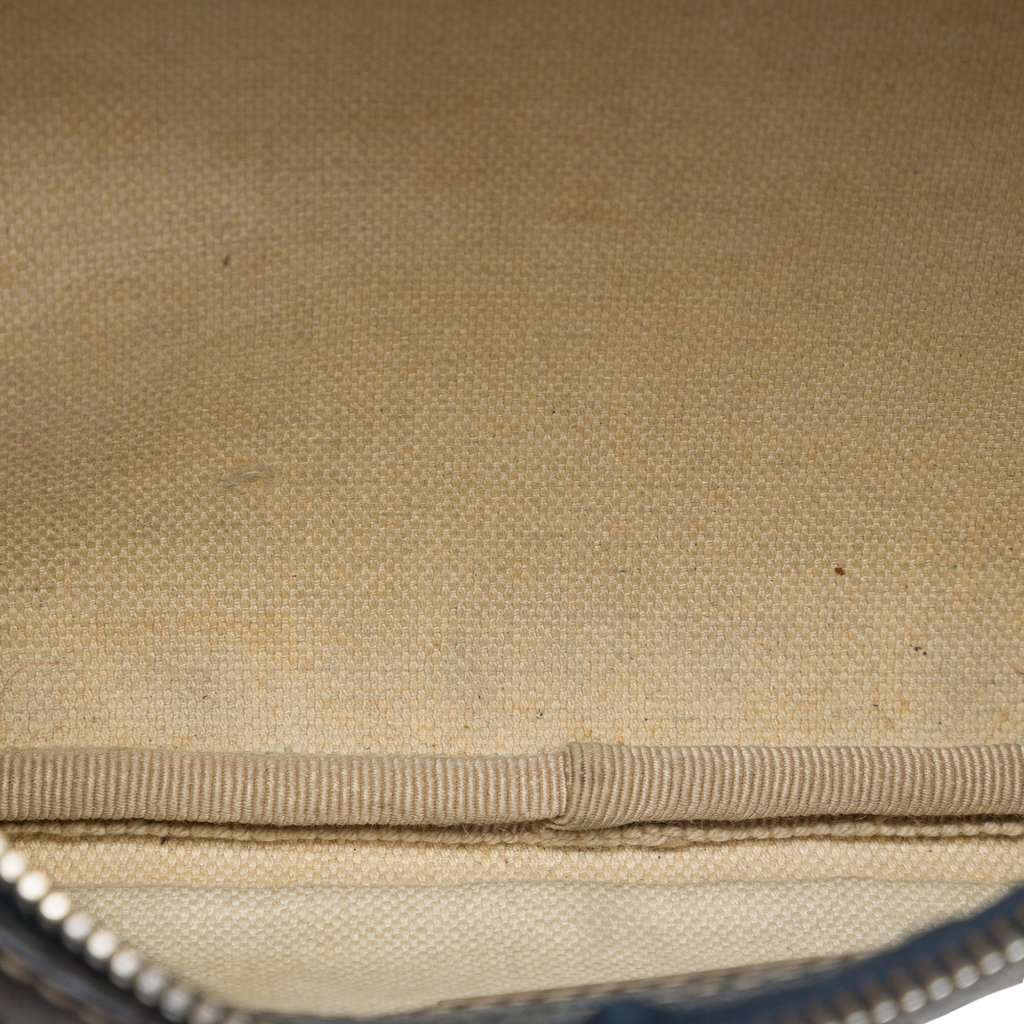 Gucci GG Supreme Belt Bag Beige Very good - Model View