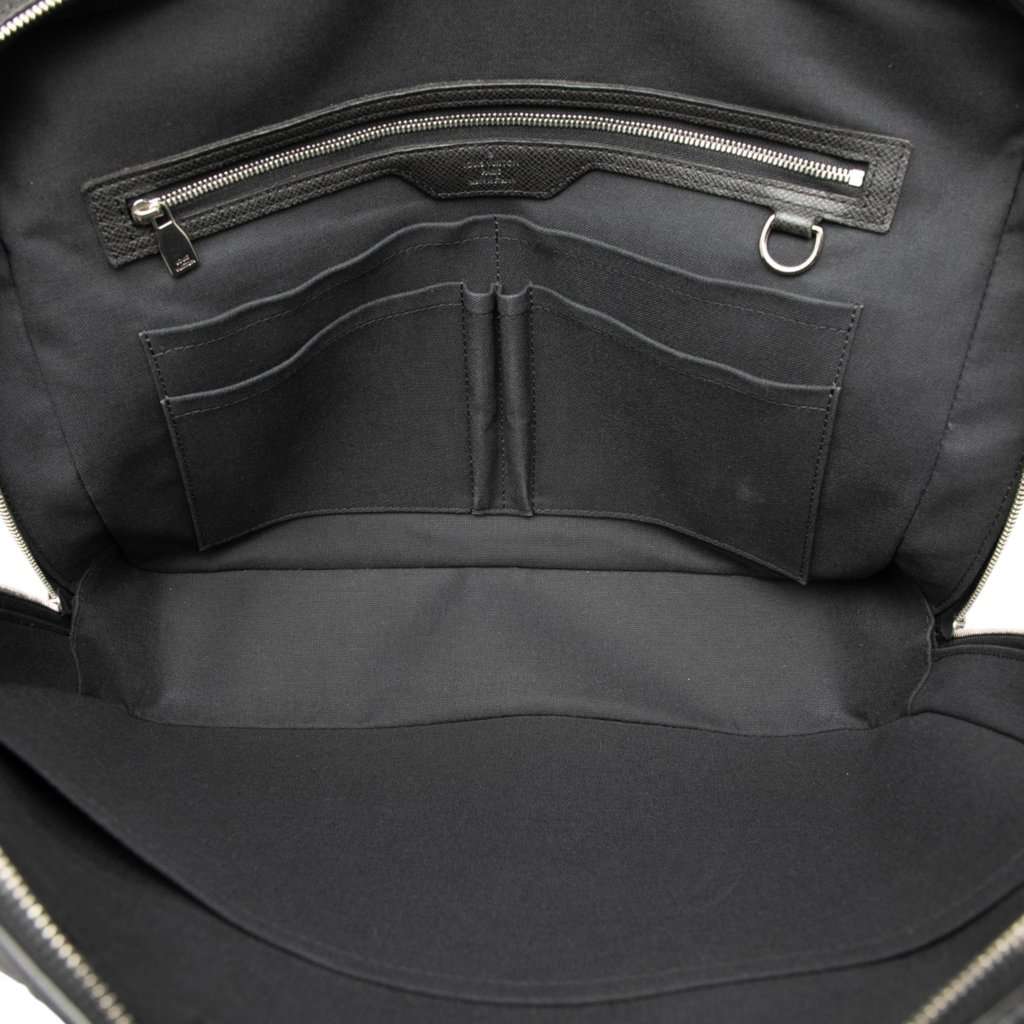 Louis Vuitton Taiga Neo Igor Briefcase Black Leather Very good - Model View