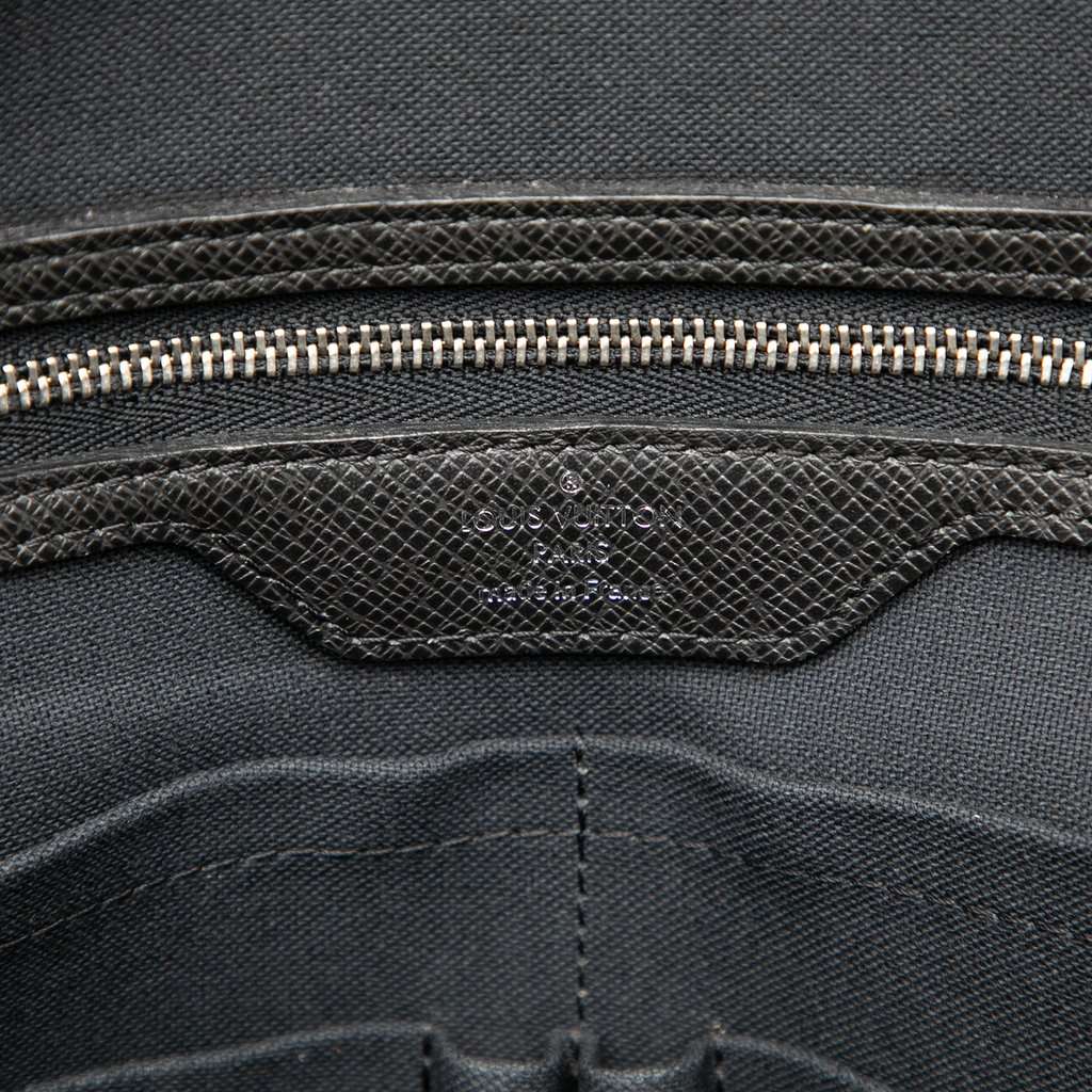 Louis Vuitton Taiga Neo Igor Briefcase Black Leather Very good - Box View