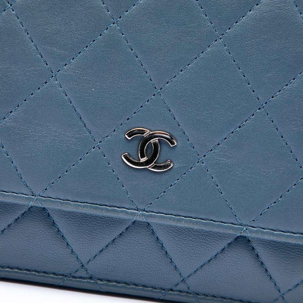 Chanel CC Quilted Lambskin Wallet On Chain Blue Leather Very good condition - Box View