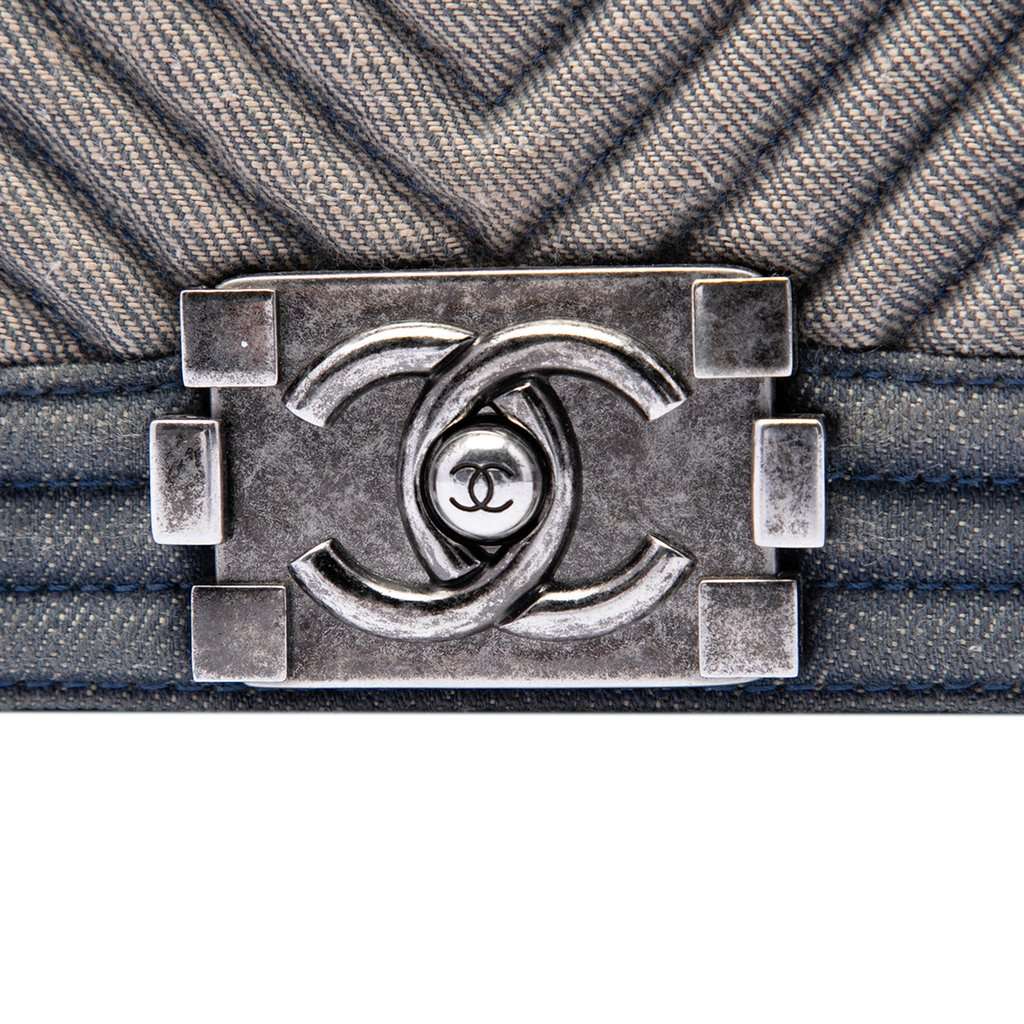 Chanel Old Medium Chevron Denim Boy Flap Blue Very good condition - Box View