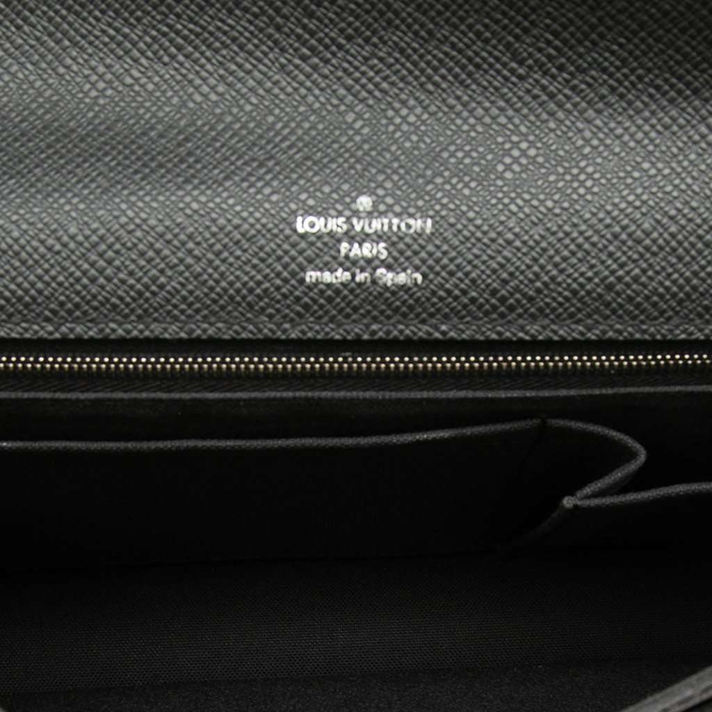 Louis Vuitton Taiga Belaia Clutch Black Leather Very good condition - Model View