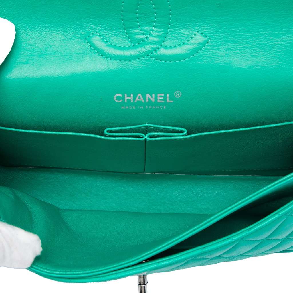 Chanel Medium Classic Lambskin Double Flap Green Leather Very good condition - Model View