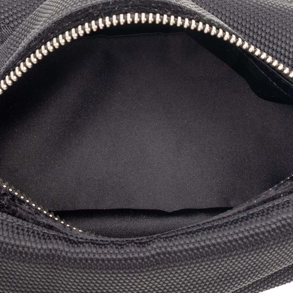 Saint Laurent Nylon Logo Shoulder Bag Black Very good condition - Model View
