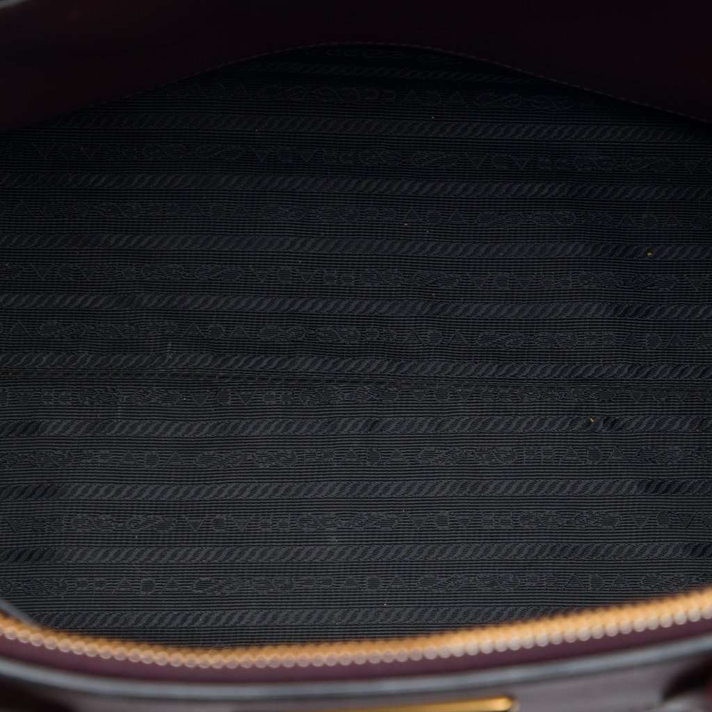 Prada Saffiano Greche Paradigme Bag Red Leather Very good - Model View