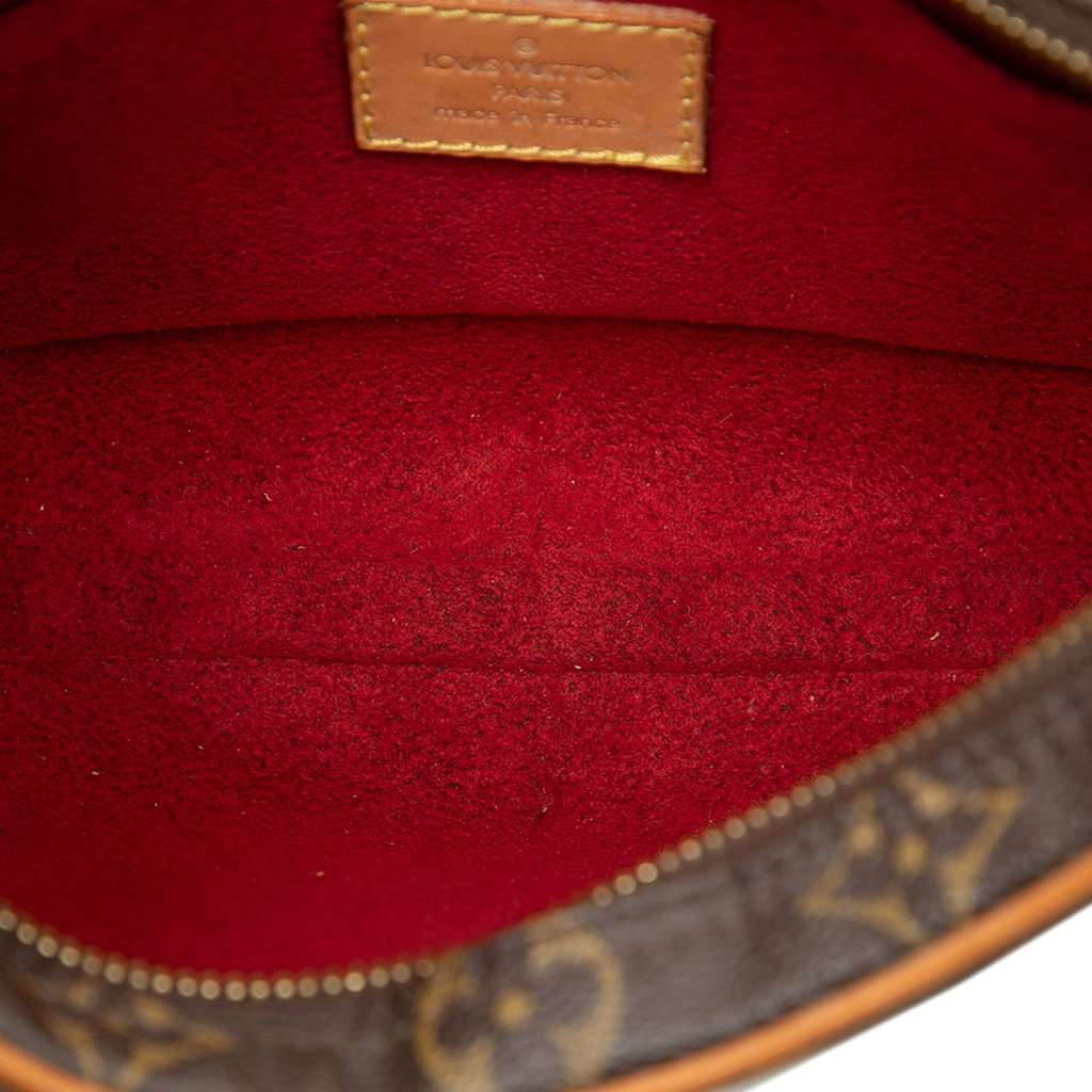 Louis Vuitton Monogram Croissant PM Brown Very good - Model View