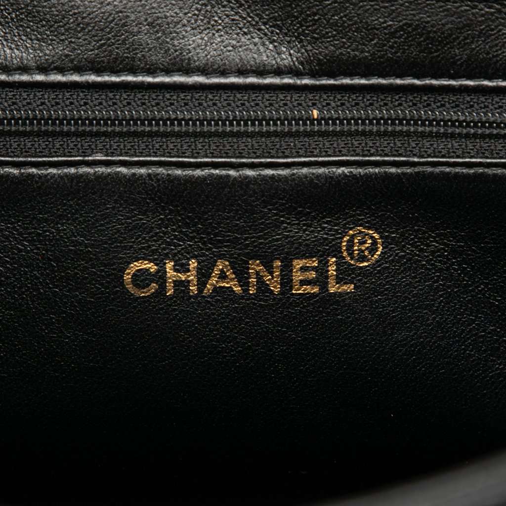 Chanel Caviar Medallion Tote Black Leather Very good condition - Box View