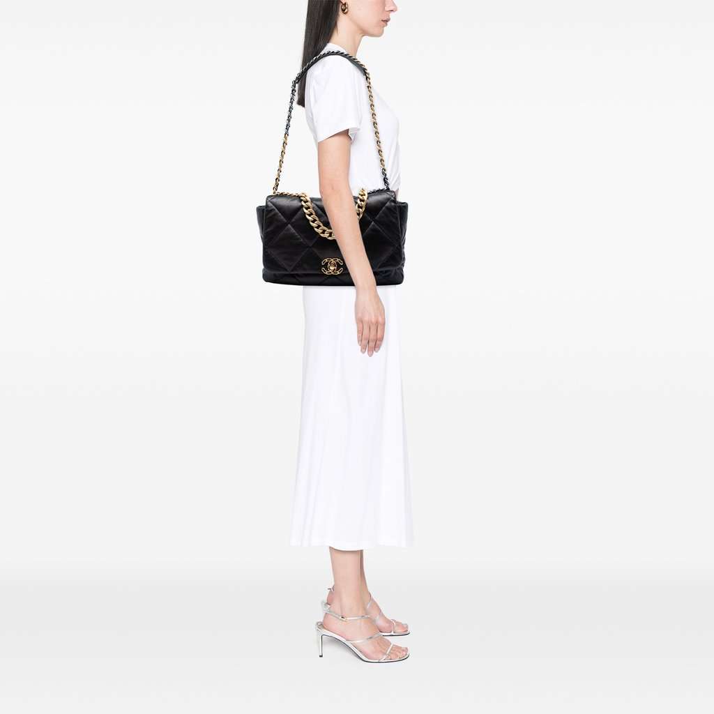 Chanel Maxi Lambskin 19 Flap Black Leather Very good condition - Box View