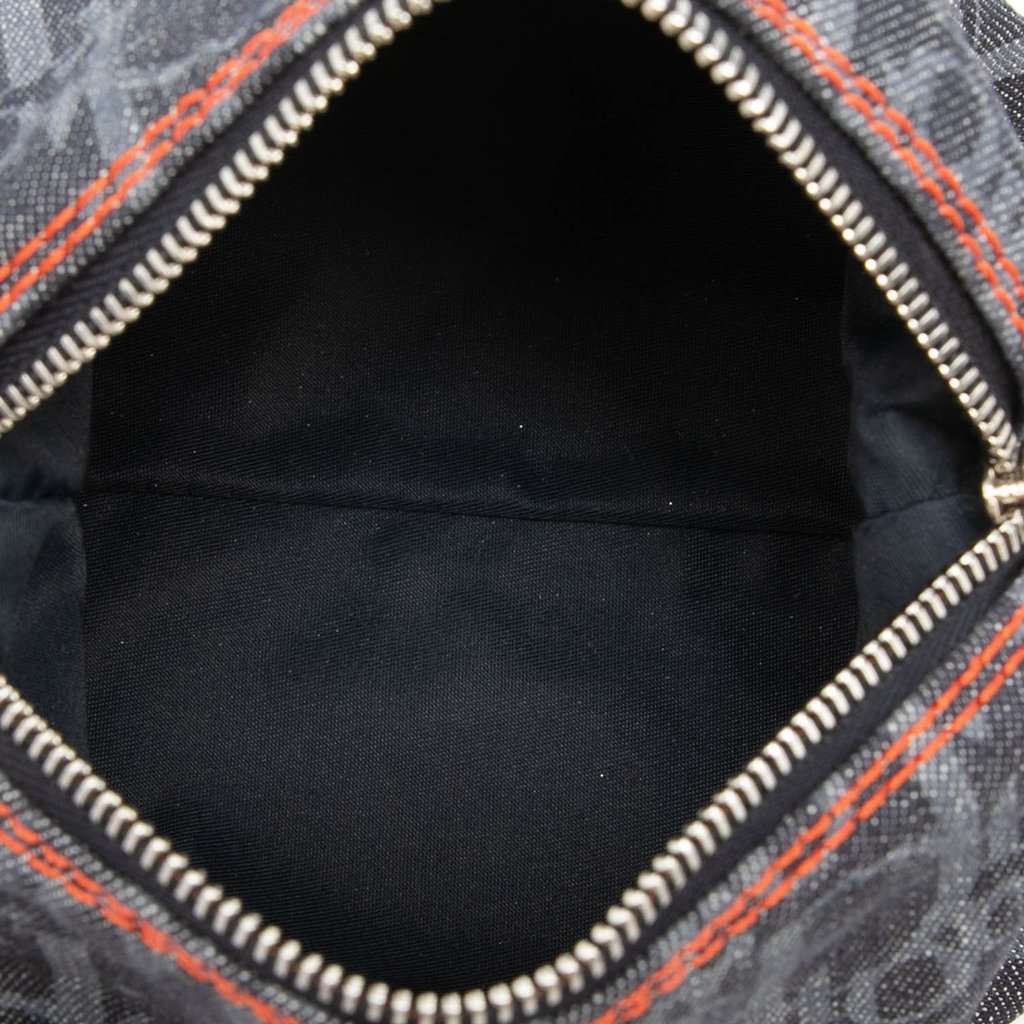 Dior Oblique Denim Flight Cosmetic Pouch Blue Very good - Model View