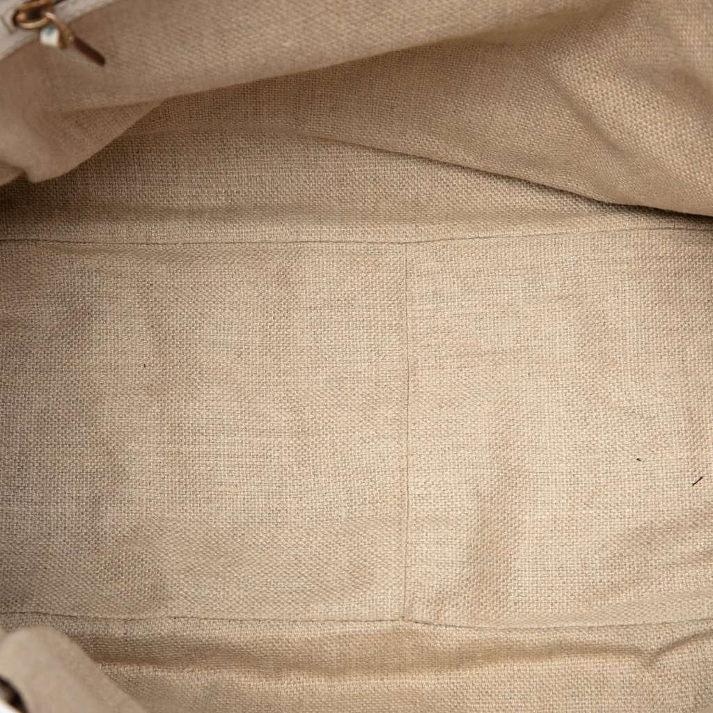 Gucci Large GG Canvas Positano Tote Beige Very good condition - Model View