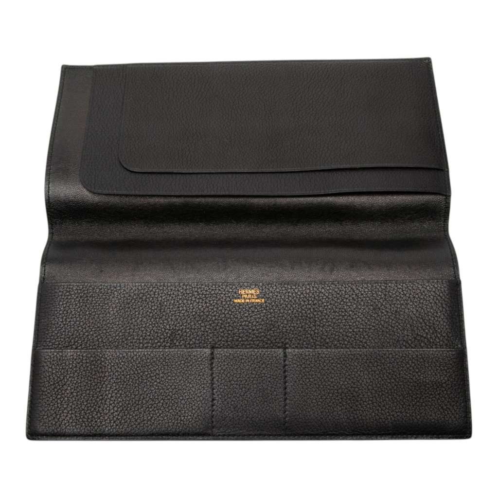 Hermès Leather Bifold Passport Holder Black Leather Very good condition - Model View