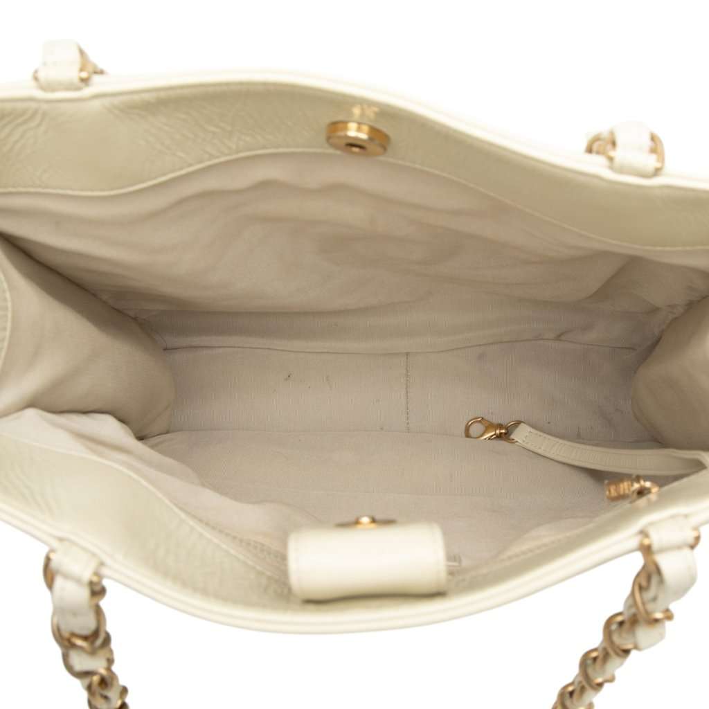 Chanel Shiny Aged Calfskin North South Shopping Tote White Leather Very good condition - Model View