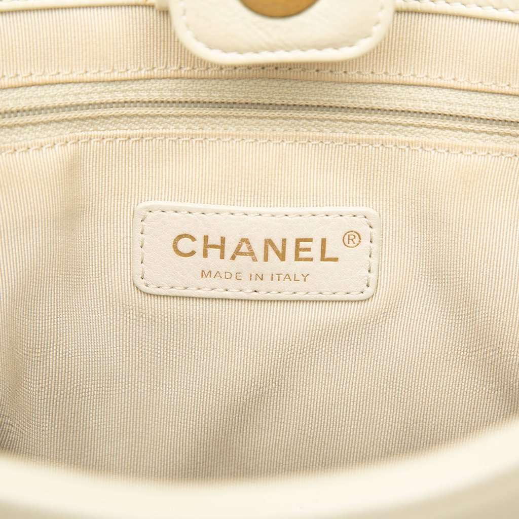 Chanel Shiny Aged Calfskin North South Shopping Tote White Leather Very good condition - Box View