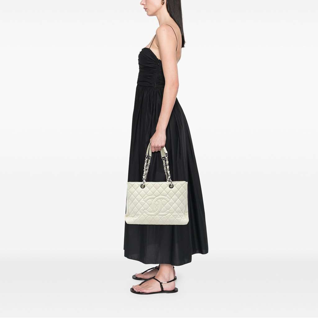 Chanel Caviar Grand Shopping Tote White Leather Very good - Box View