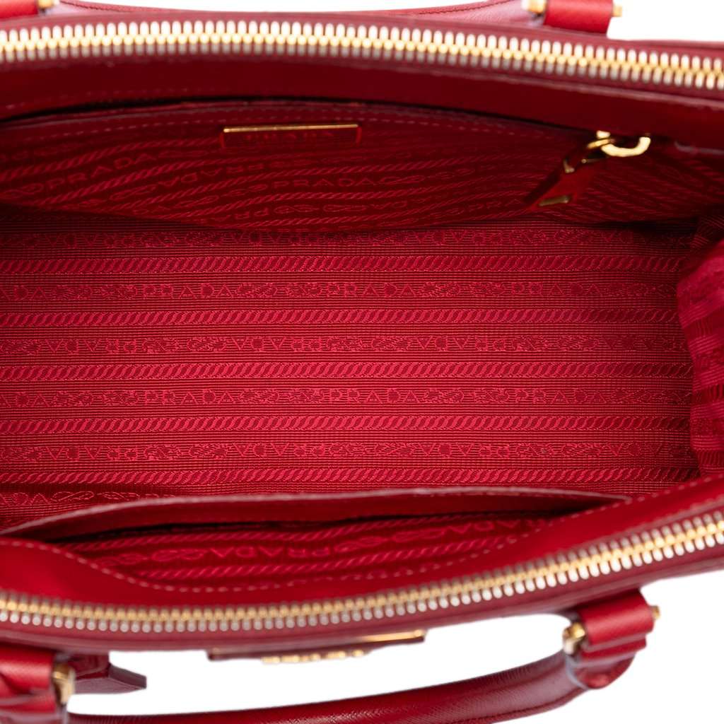 Prada Medium Saffiano Galleria Double Zip Satchel Red Leather Very good condition - Model View