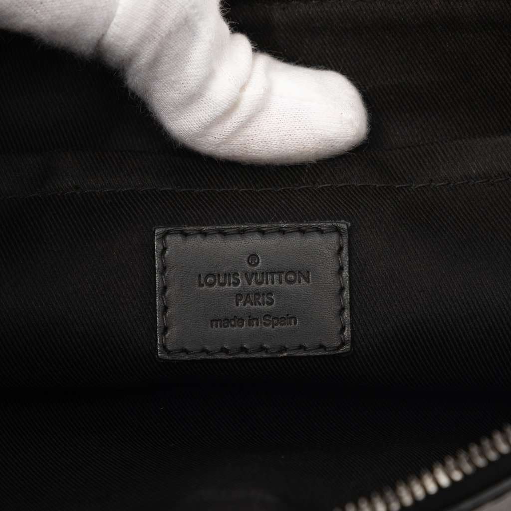 Louis Vuitton Monogram Shadow Discovery Pochette Black Leather Very good condition - Box View
