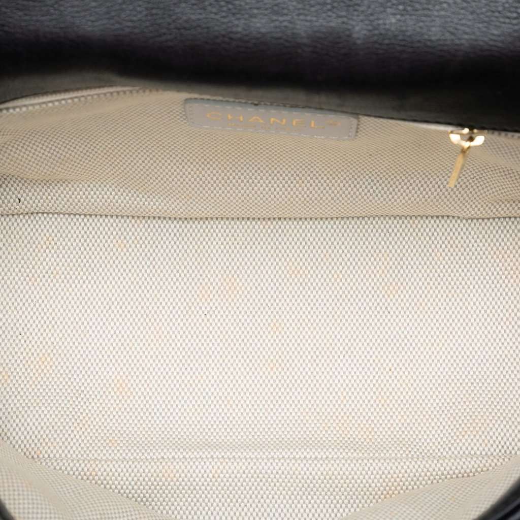 Chanel Quilted Calfskin Stitch Retro Chain Accordion Flap Black Leather Very good condition - Model View
